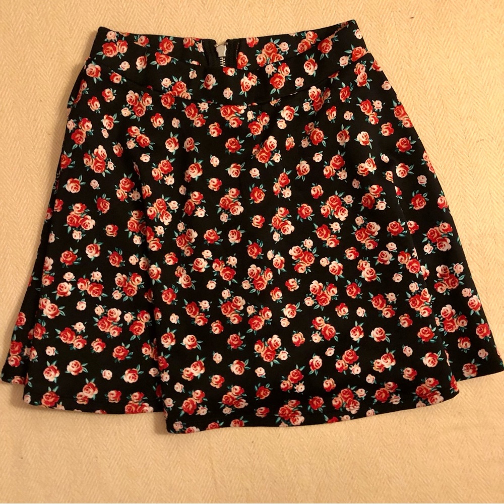 Red & Pink Rose Skater Skirt Size XS Barbiecore *Like New* Olsenboye by Macy’s